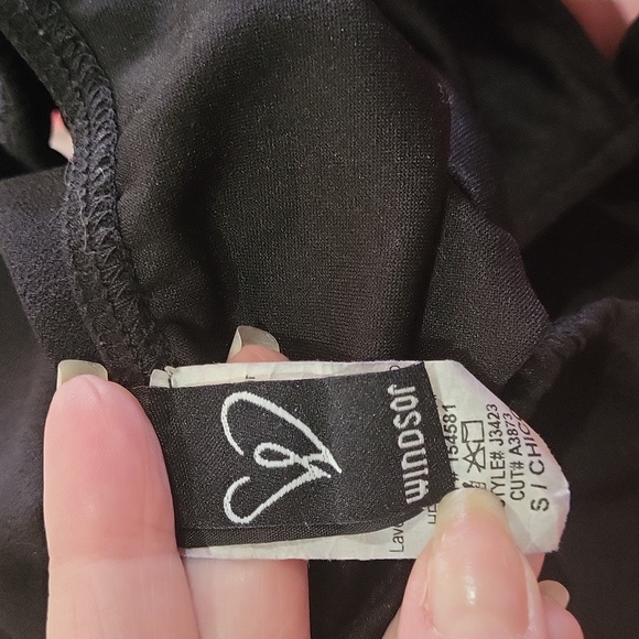 Windsor Jumpsuit 🖤 - Picture 11 of 12